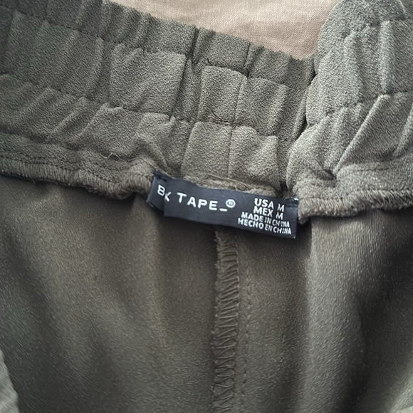 Cute joggers with gold detail - Picture 3 of 3